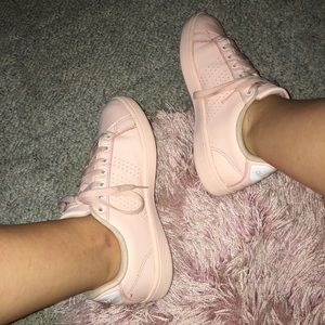 Pink adidas cloudfoam
